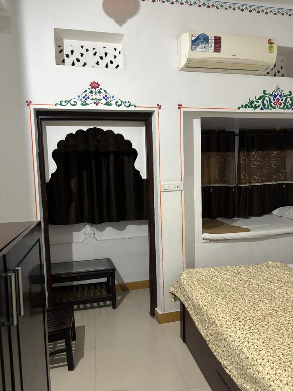 The Royal Lake View Villa Udaipur Eksteriør bilde